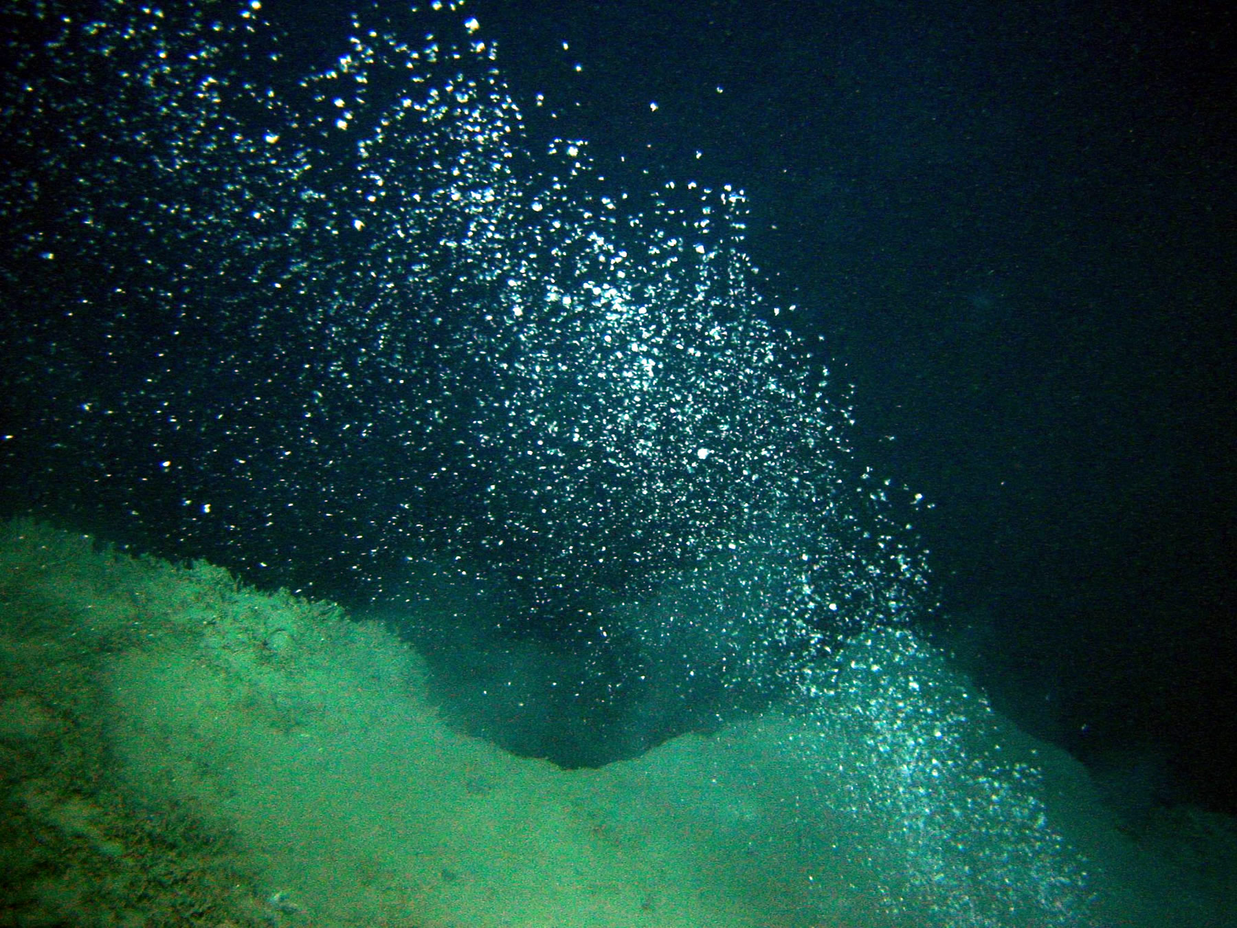 Частицы океана. Метановые пузыри в Бермудском треугольнике. Дно океана. Пузырьки в море. Океаны. Глубина.