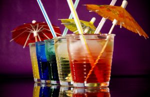 Cocktails mit Schirmchen