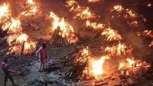 India funeral pyres.jpg