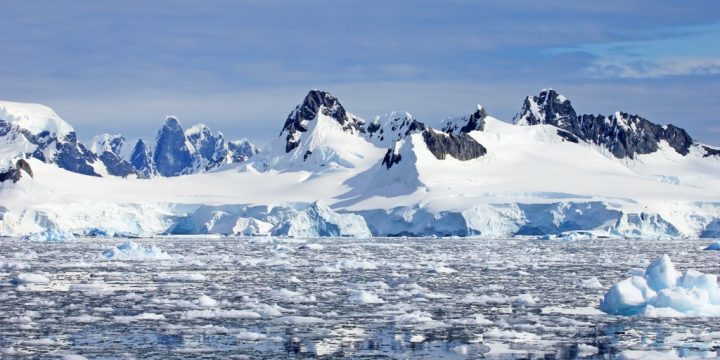 Mountains and ice floes, Antarctic Peninsula, Antarctica 123rf.com