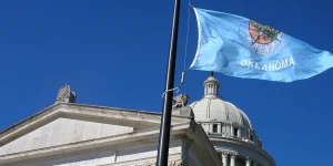 Oklahomacapitolandflag (1)