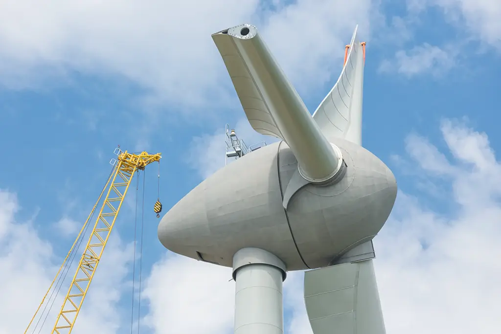 Assembling wings new Dutch windturbine with large crane
123rf.com