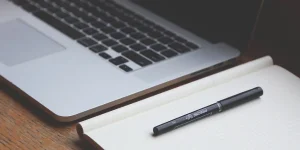 Laptop_picture_with_notepad