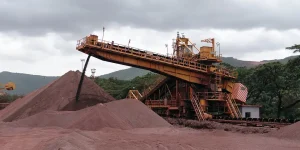 https://upload.wikimedia.org/wikipedia/commons/b/ba/Mining-856022.jpg